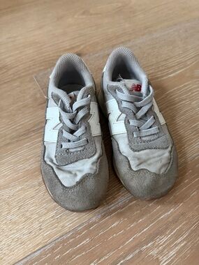 New Balance Kids Grey and White Retro Runner